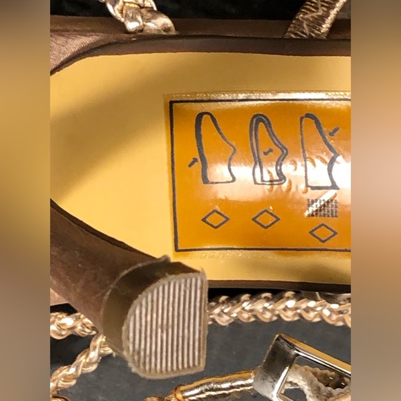 B2 Satin peep toe pumps - Picture 9 of 10